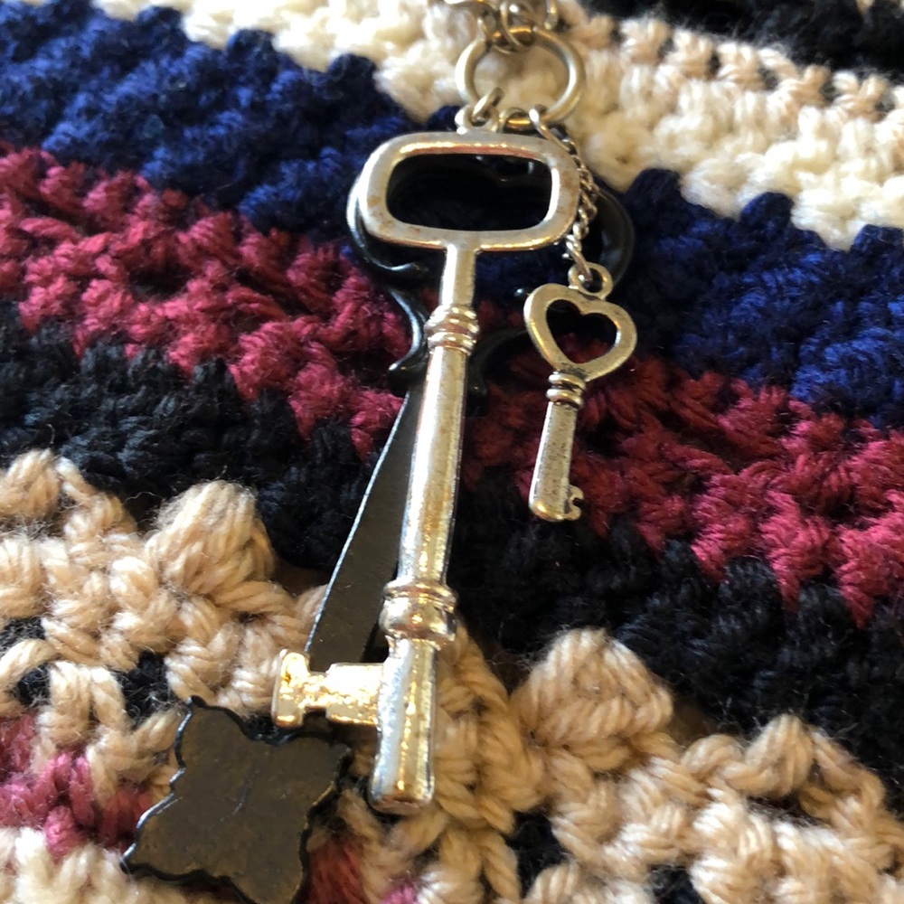 Three Key Chain Necklace - Picture 2 of 2